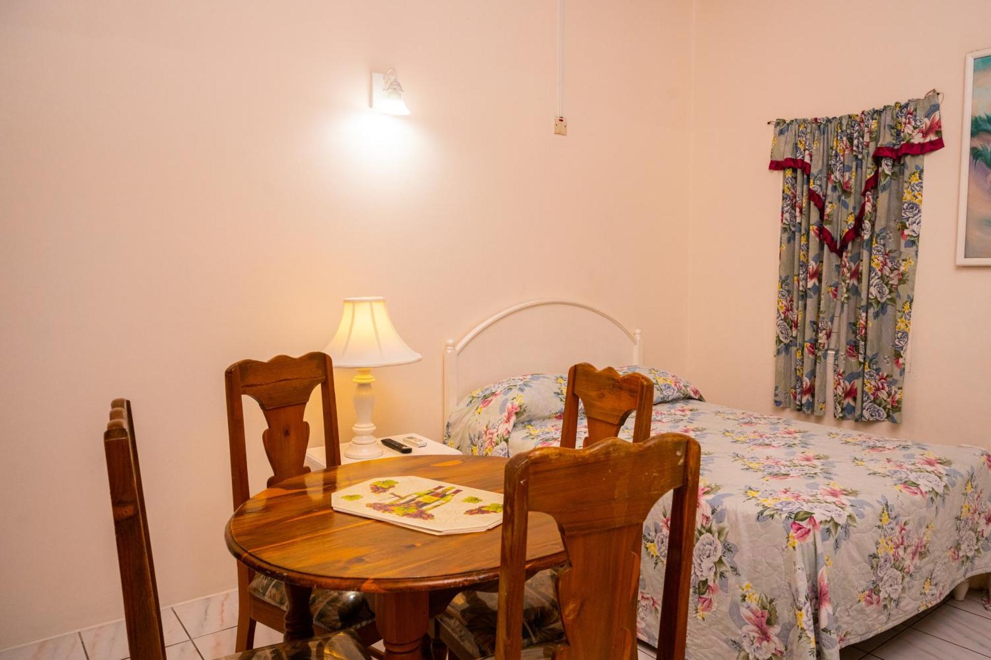 Shields Negril Villas Δωμάτιο φωτογραφία
