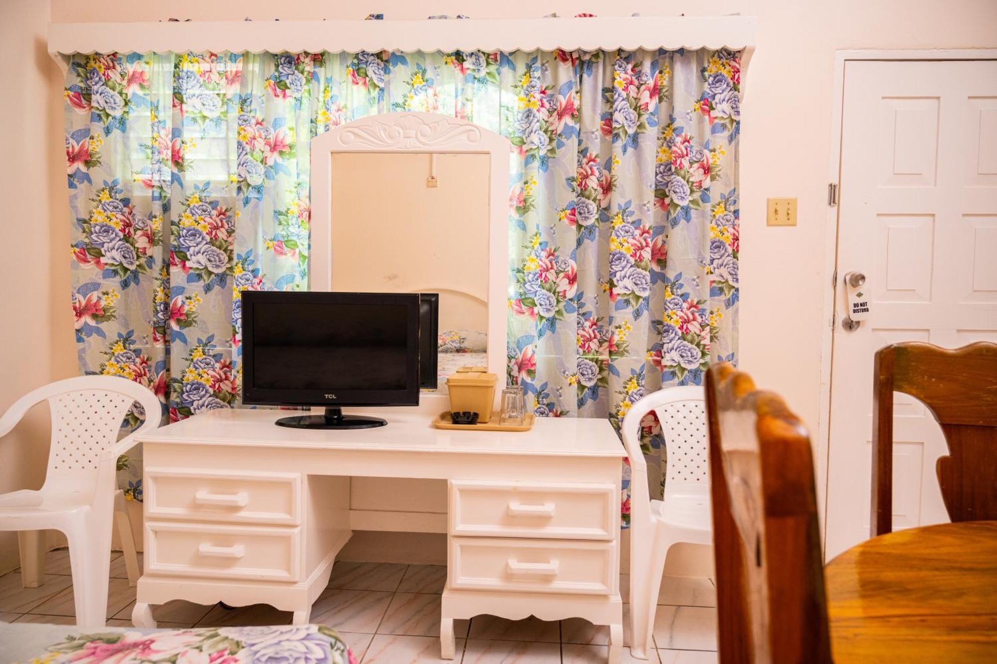 Shields Negril Villas Δωμάτιο φωτογραφία